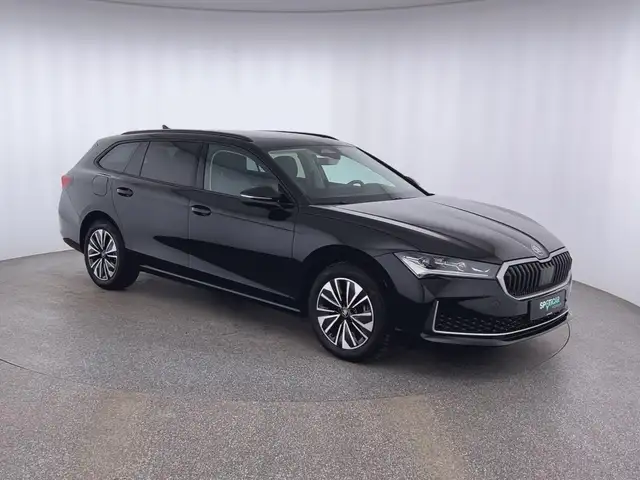 Skoda Superb view 3