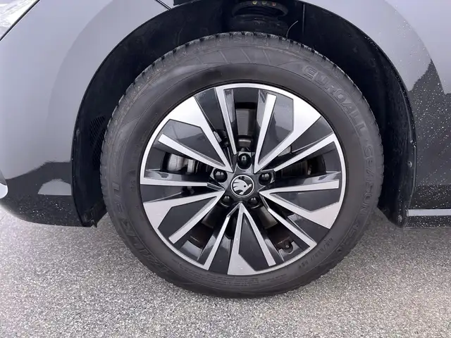 Skoda Superb view 7
