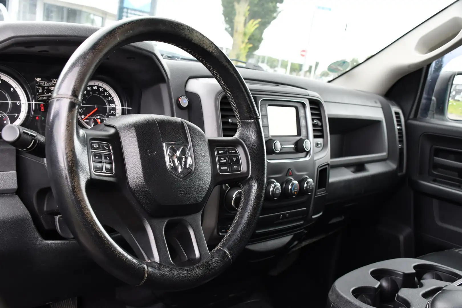 Dodge RAM 1500 5.7 V8 4x4 Quad Cab 6'4 Camera, Cruise, 402pk Wit - 2