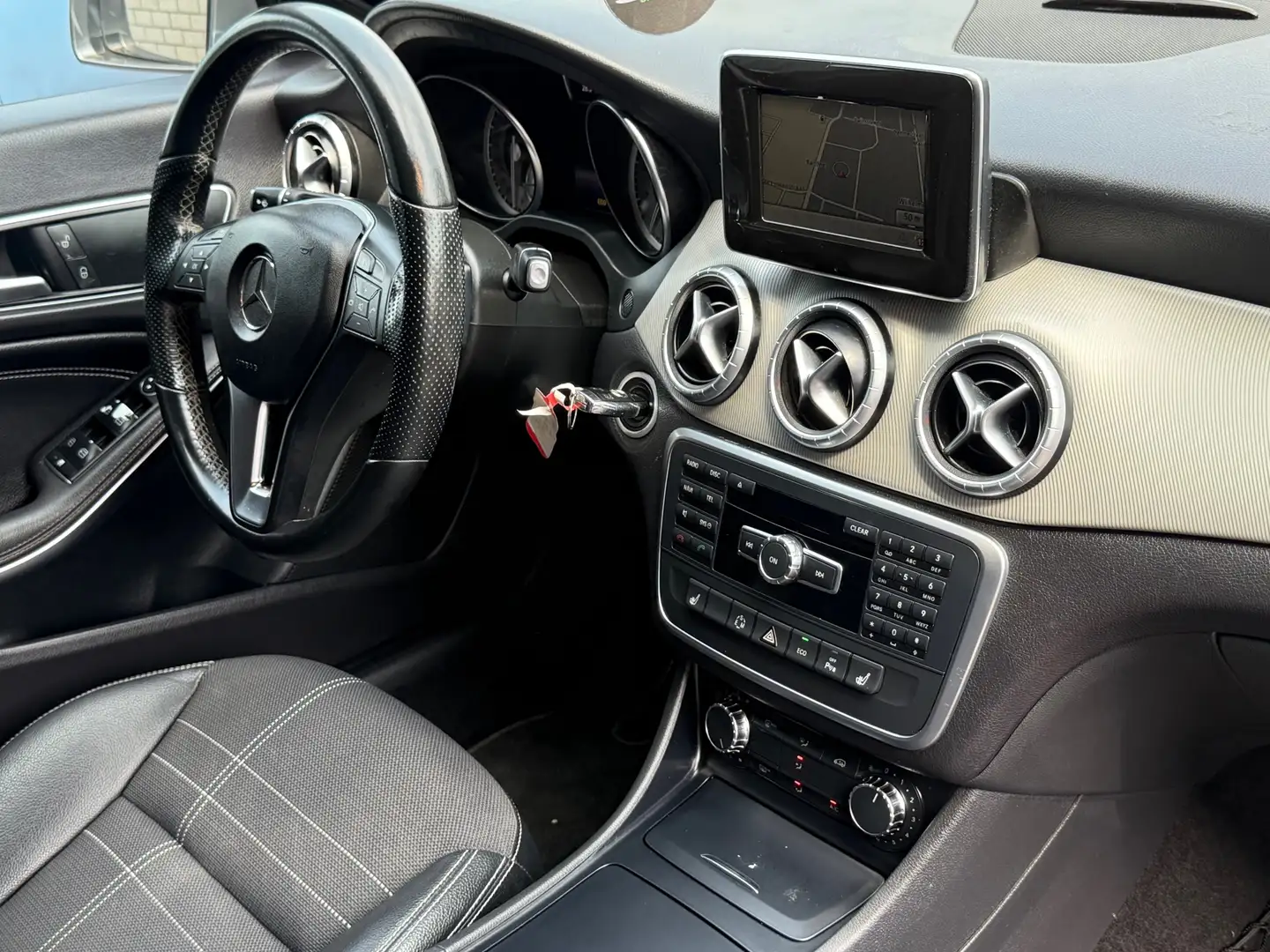 Mercedes-Benz CLA 200 Prestige Automaat Navi Cruise Airco Pdc Nieuwe Apk Grijs - 2