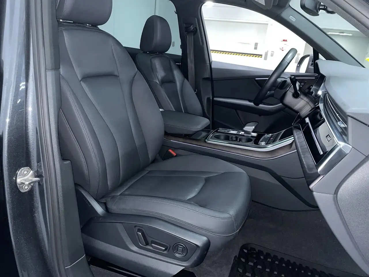 Audi Q7 снимка Audi Q7
