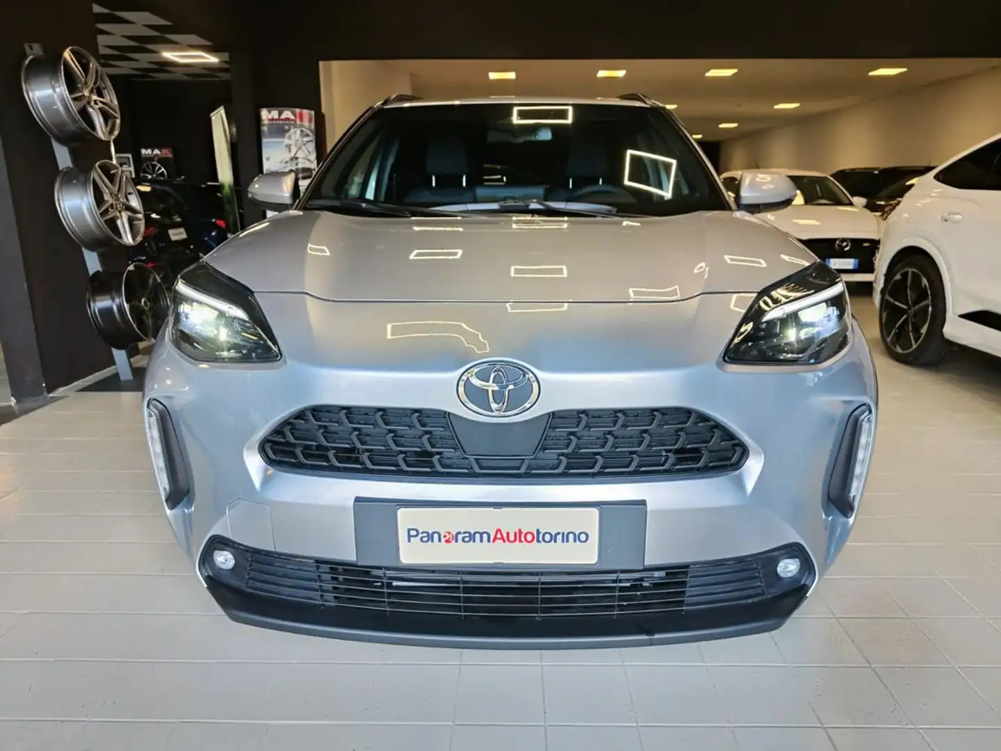 Toyota Yaris Cross 1.5 Hybrid 130 CV 5p.E-CVT Trend km0 Argento - 2