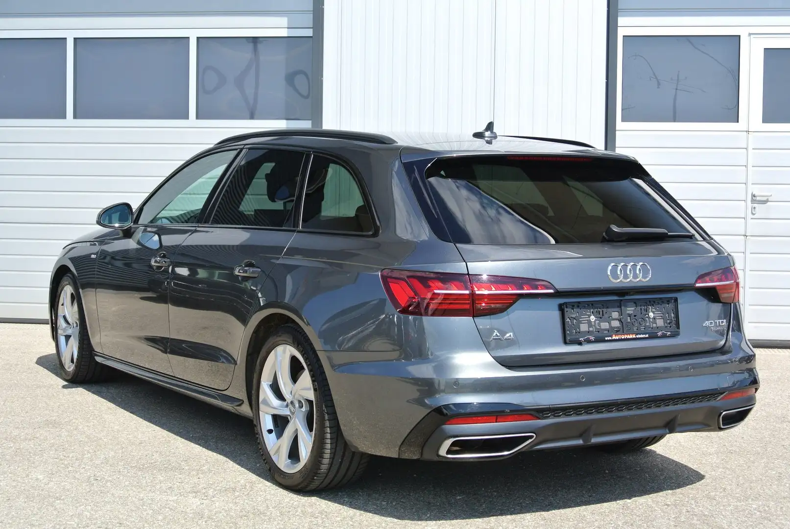 Audi A4 Avant 40 TDI quattro S-tronic ** S line ** LED * Grau - 2