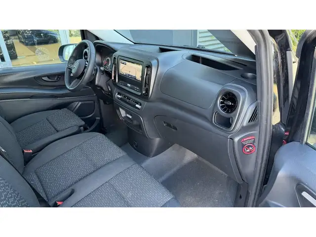Mercedes-Benz Vito view 8