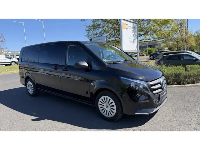 Mercedes-Benz Vito view 3