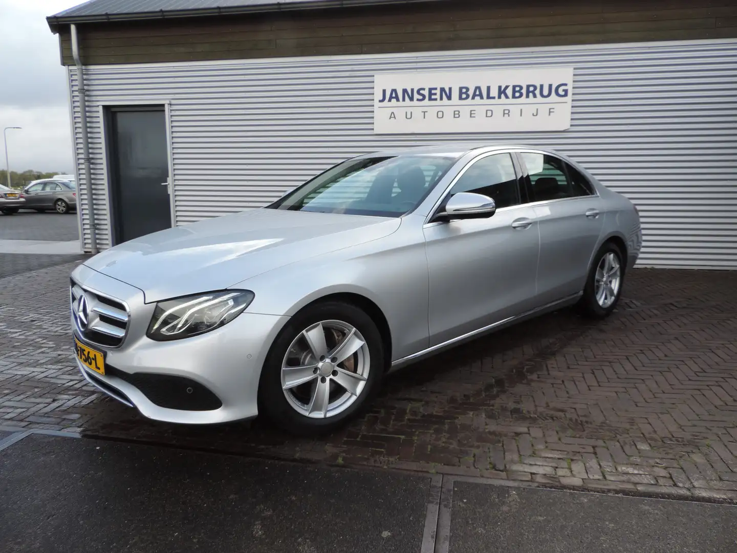 Mercedes-Benz E 220 d Lease Edition Grijs - 2