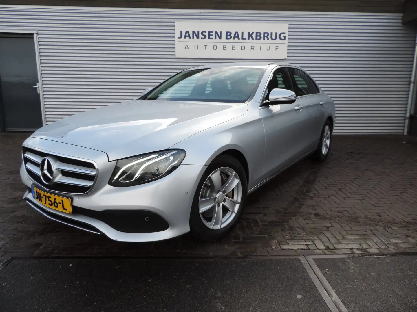 Mercedes-Benz E 220 d Lease Edition Grijs - 1