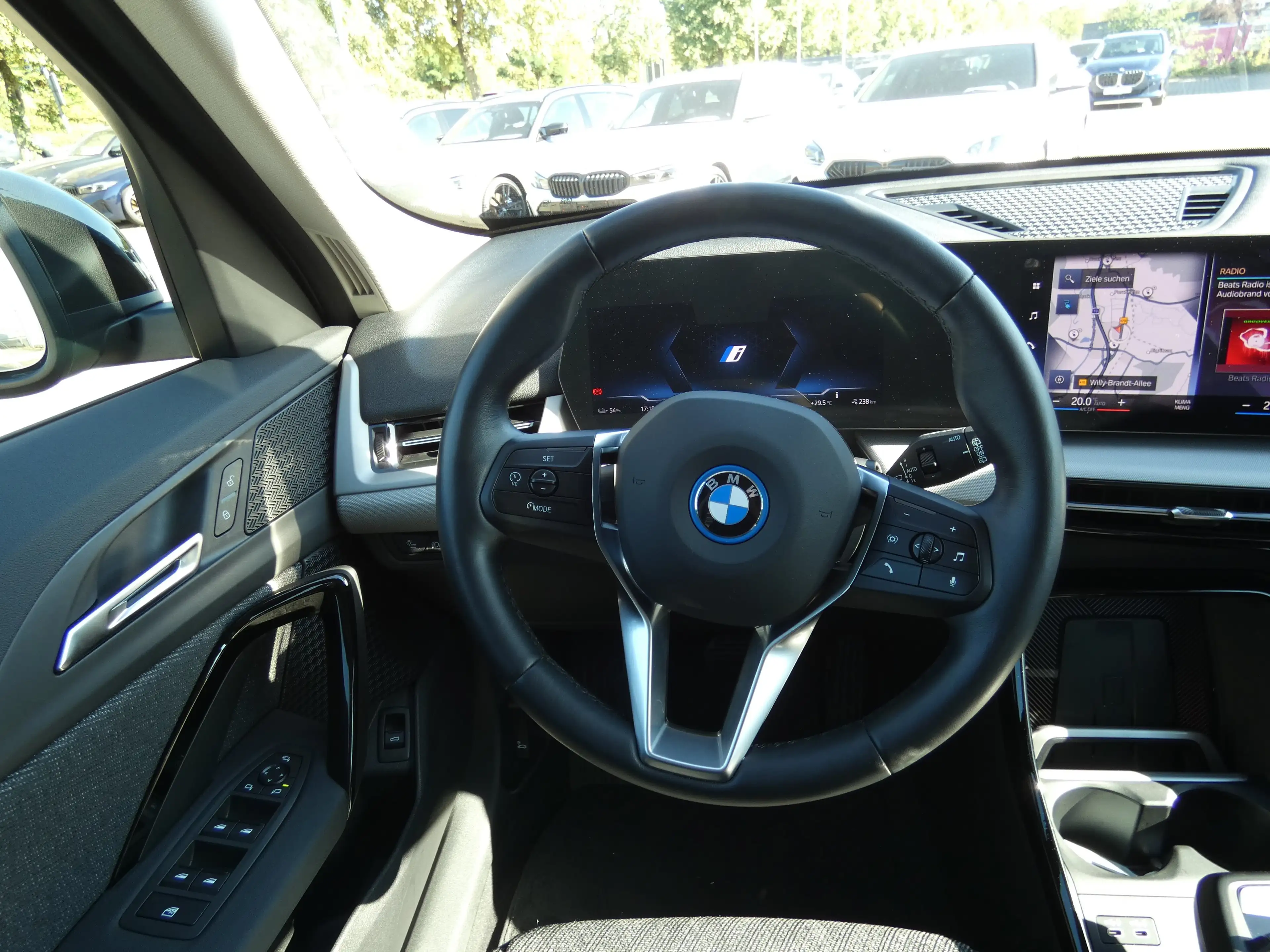 BMW iX1 xDrive30 — photo 12
