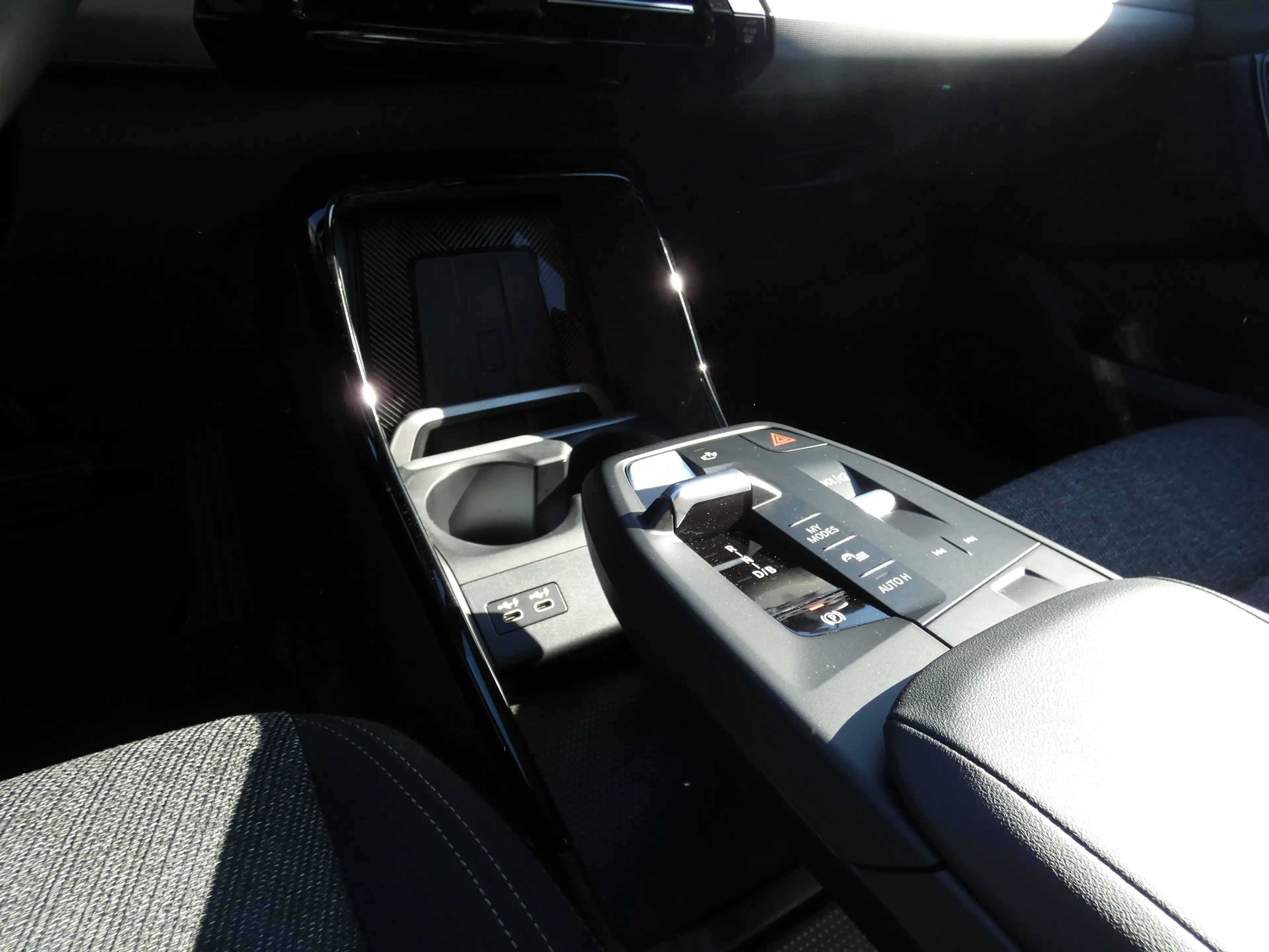BMW iX1 xDrive30 — photo 18