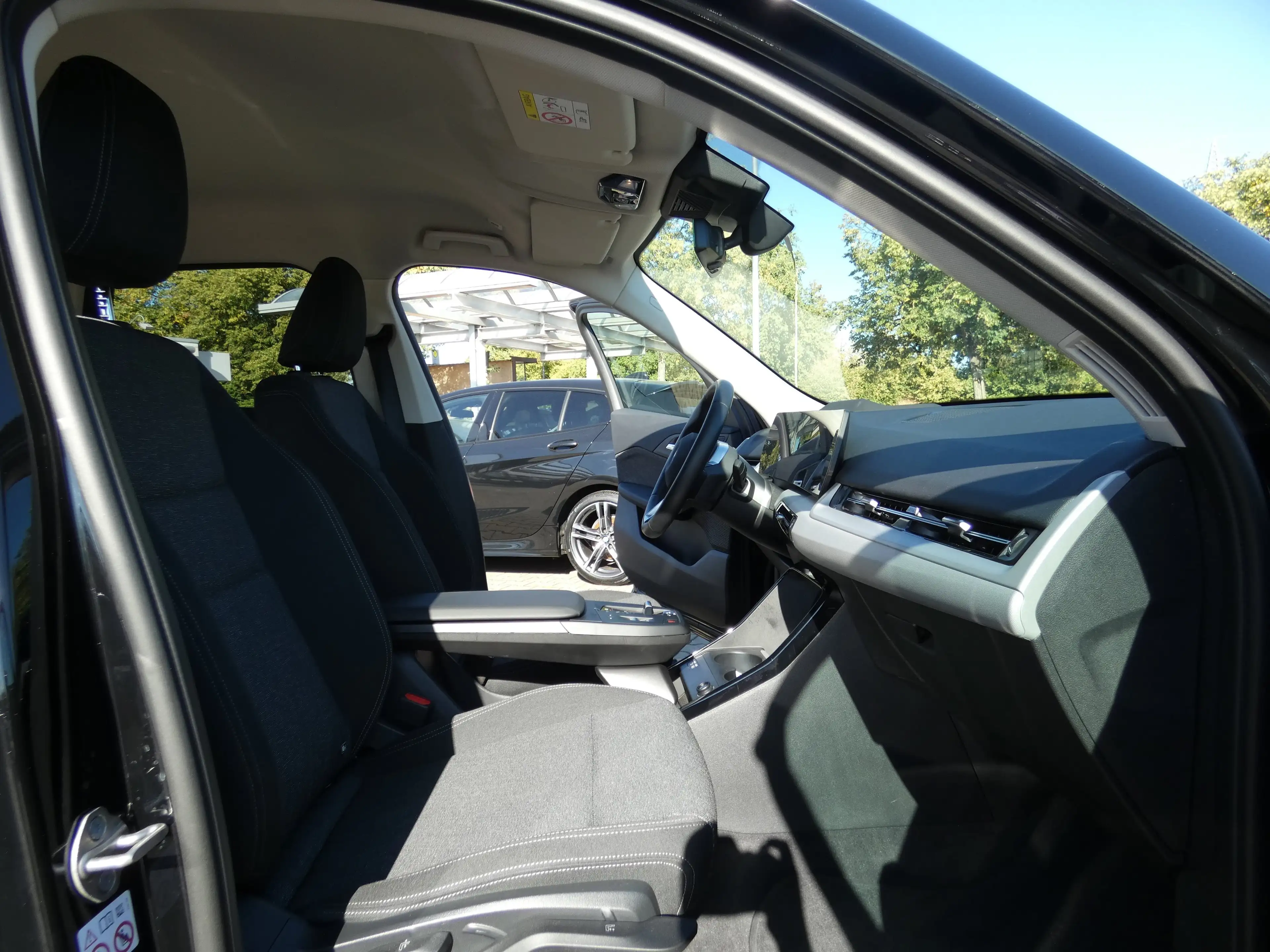 BMW iX1 xDrive30 — photo 16