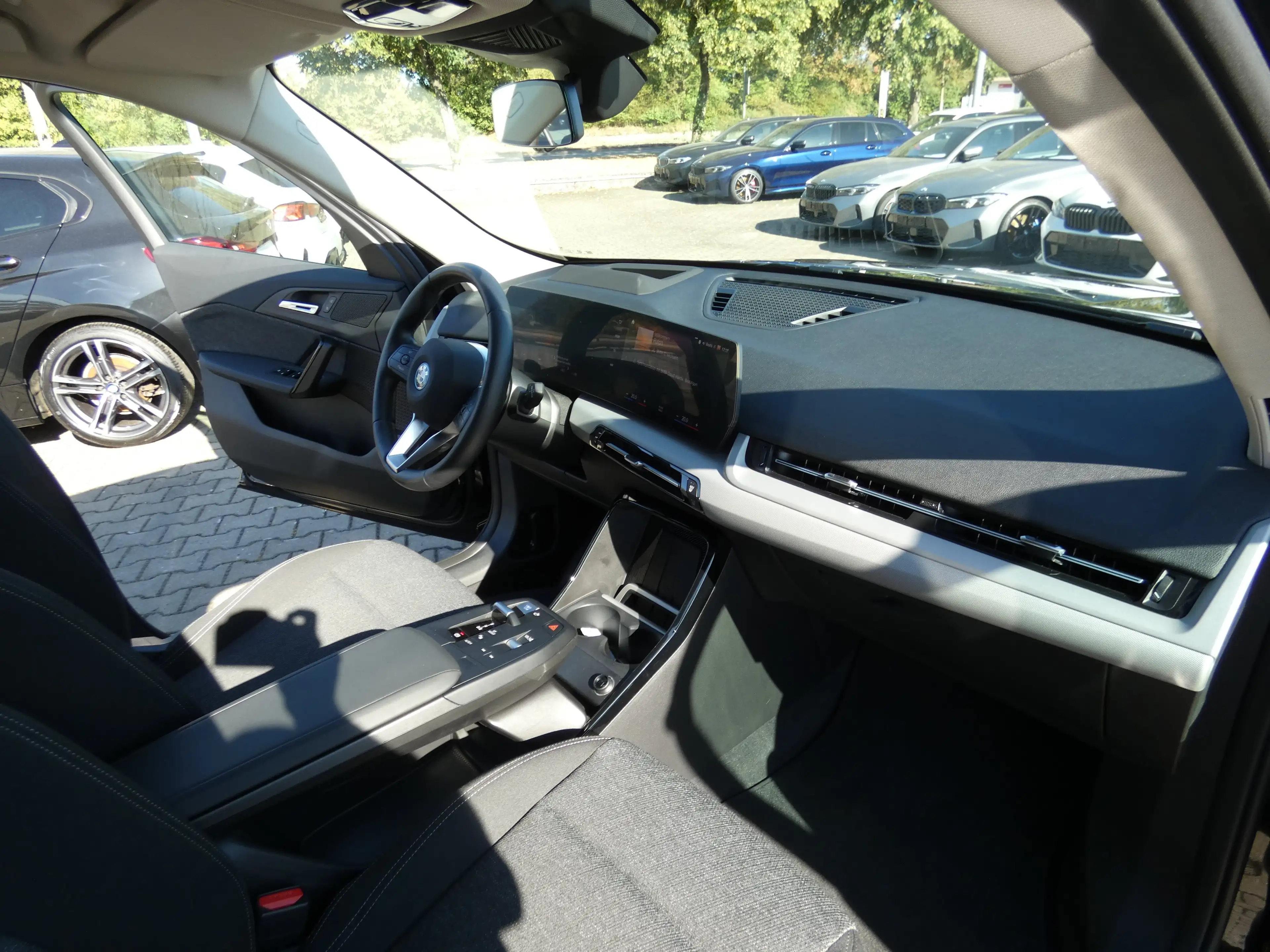 BMW iX1 xDrive30 — photo 15