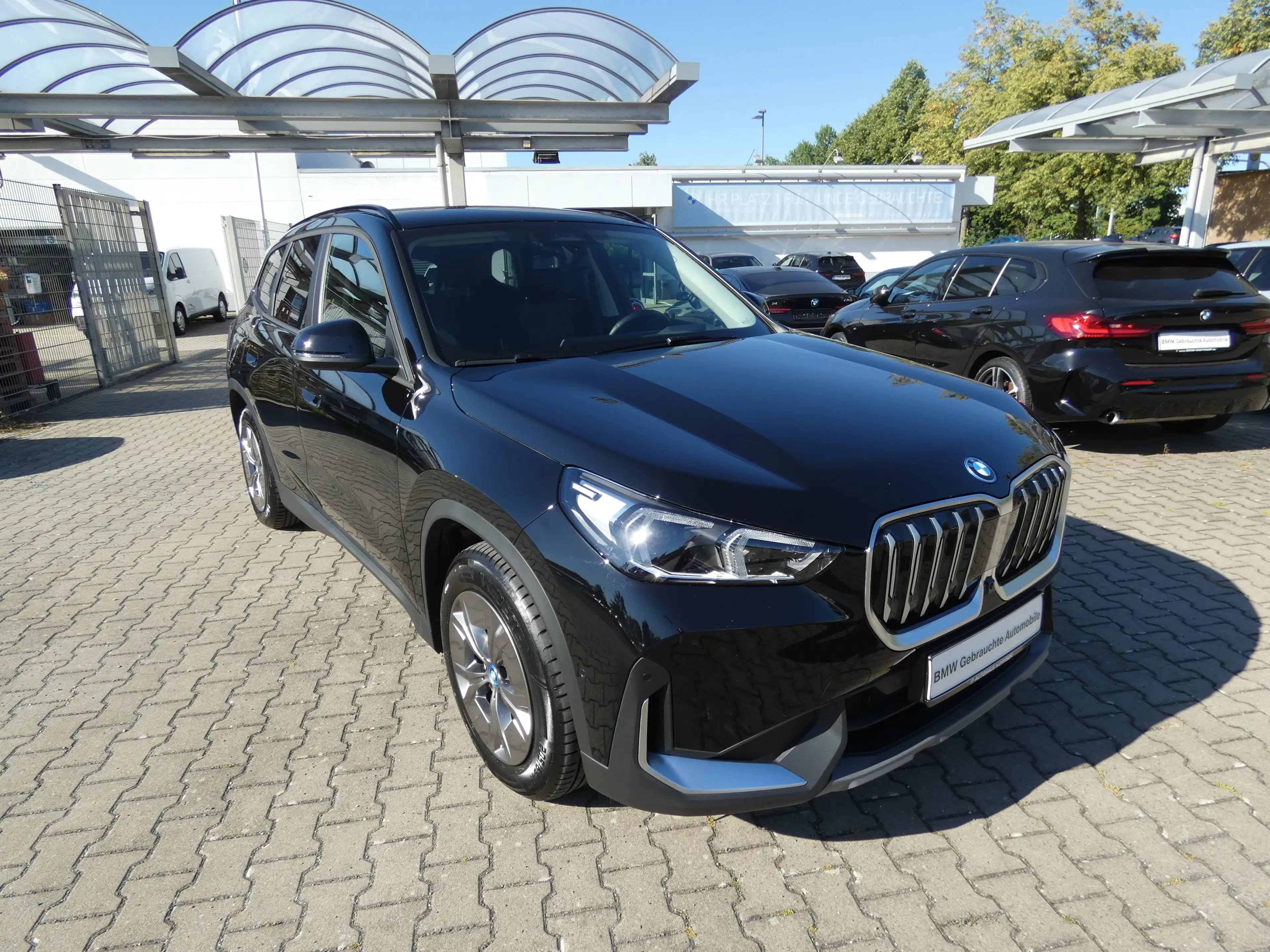 BMW iX1 xDrive30 — photo 3