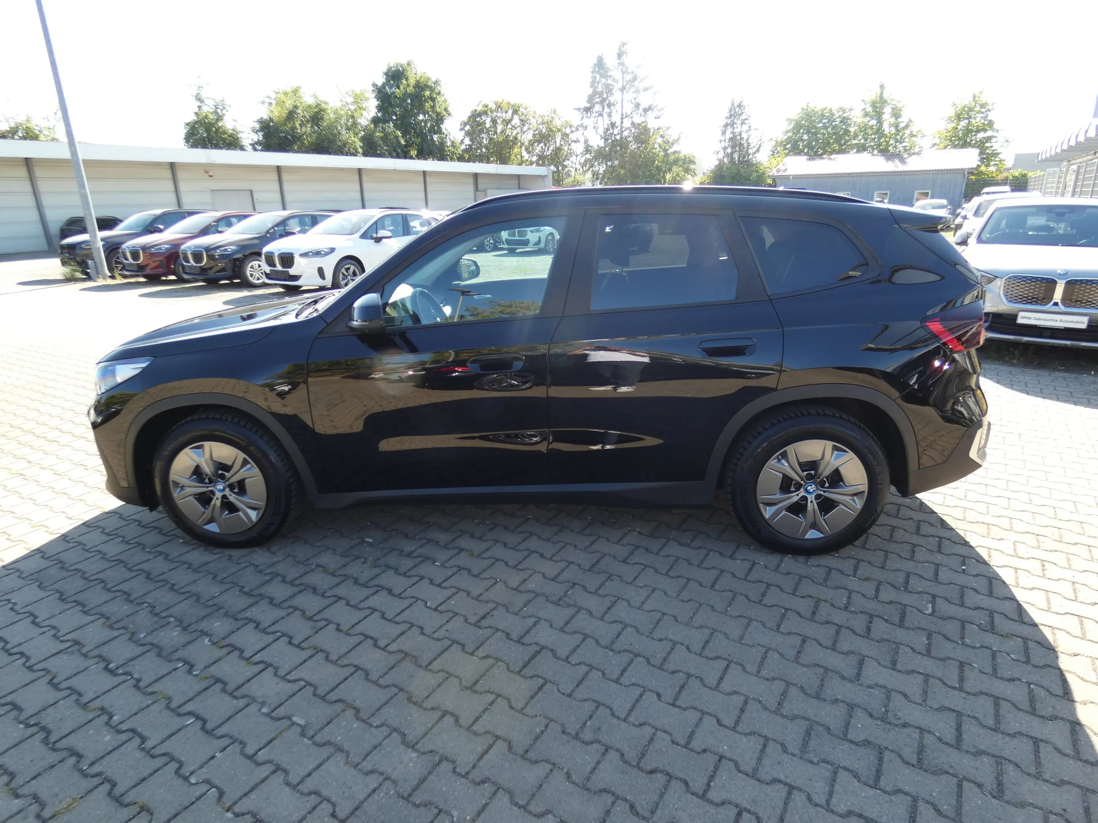 BMW iX1 xDrive30 — photo 8
