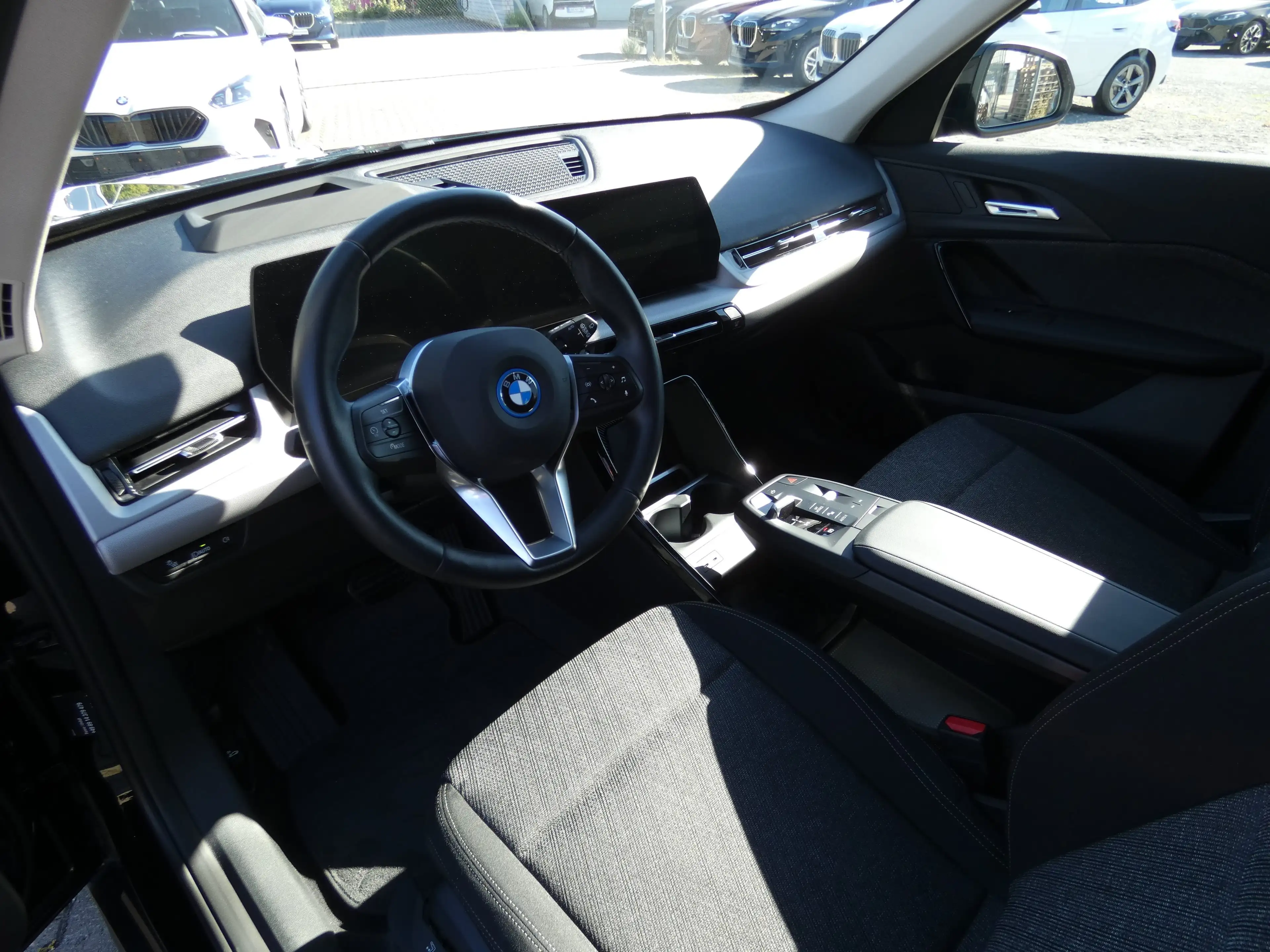 BMW iX1 xDrive30 — photo 10