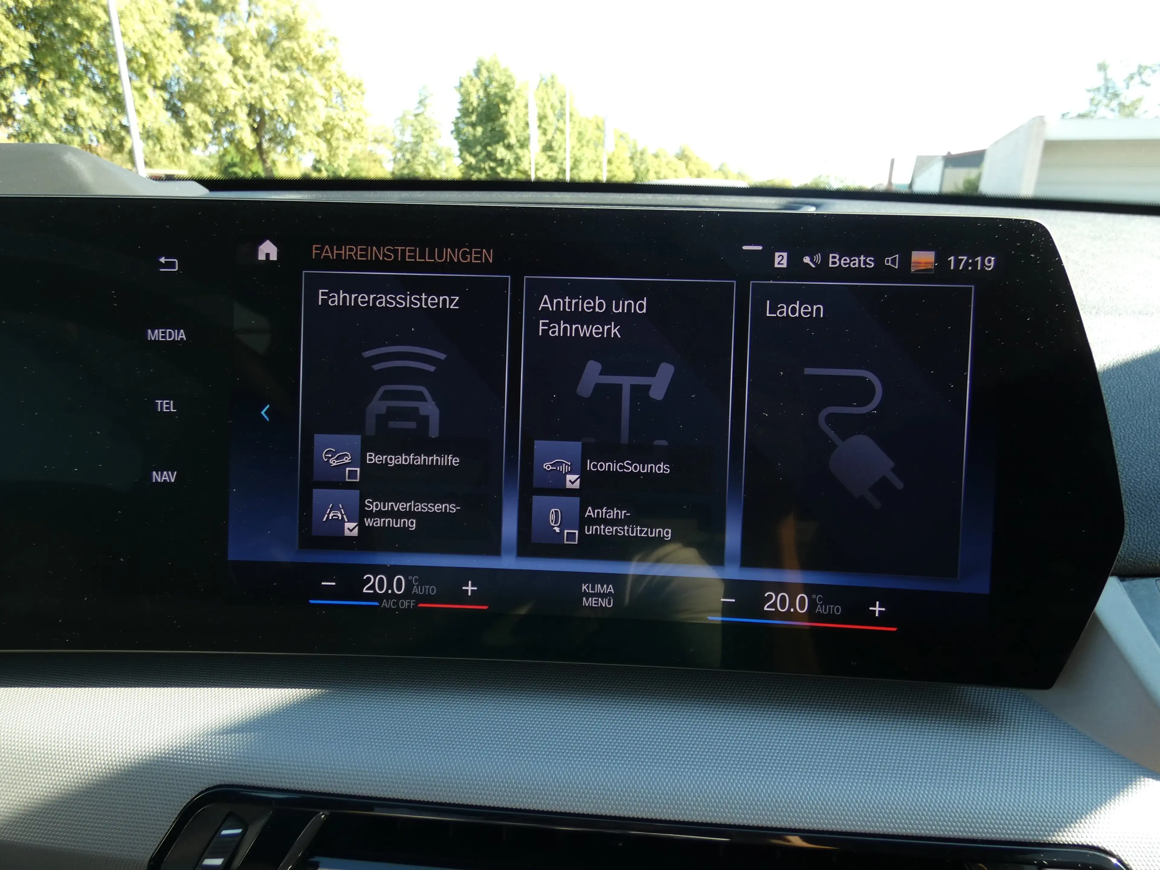 BMW iX1 xDrive30 — photo 20