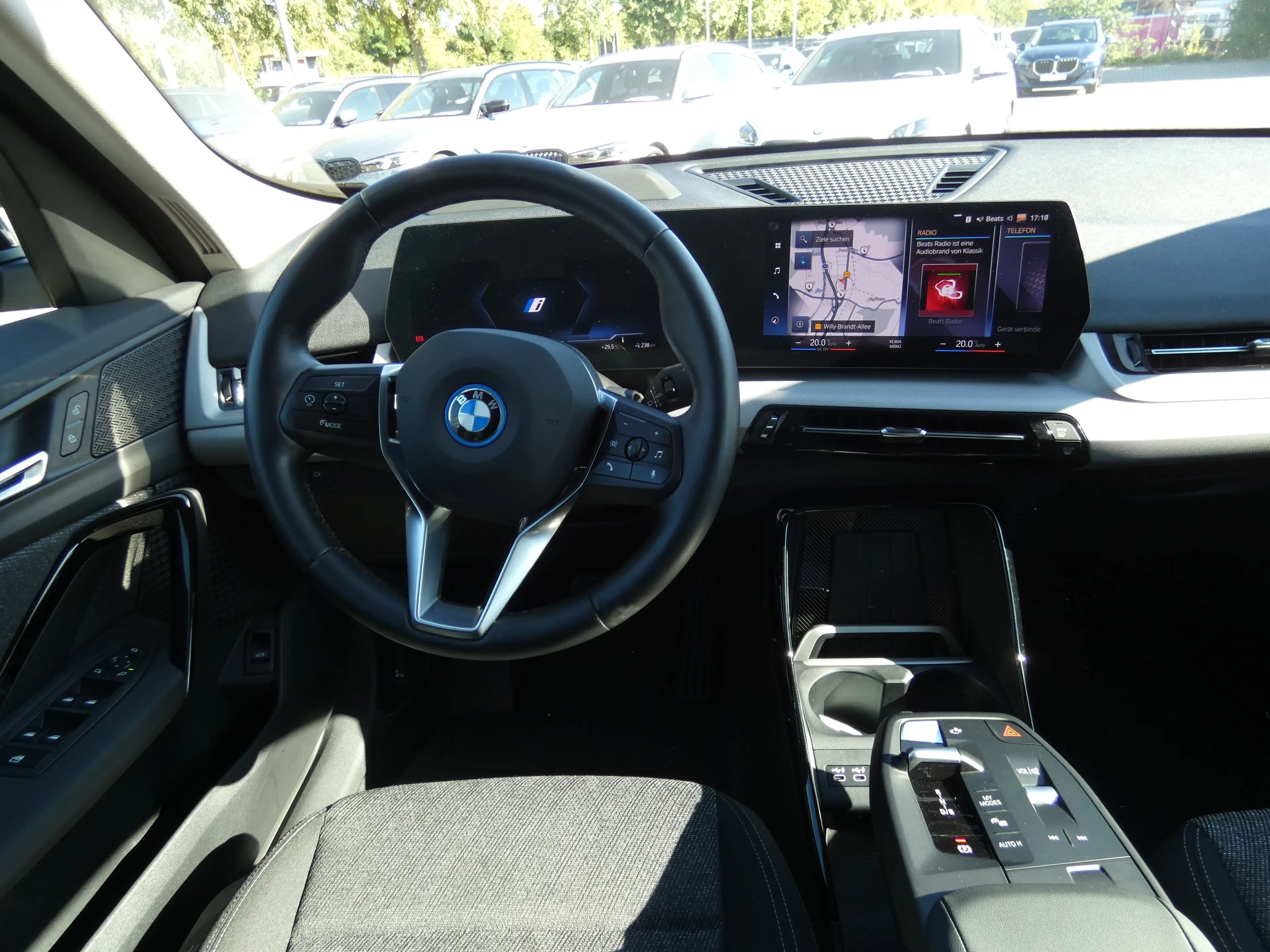 BMW iX1 xDrive30 — photo 11