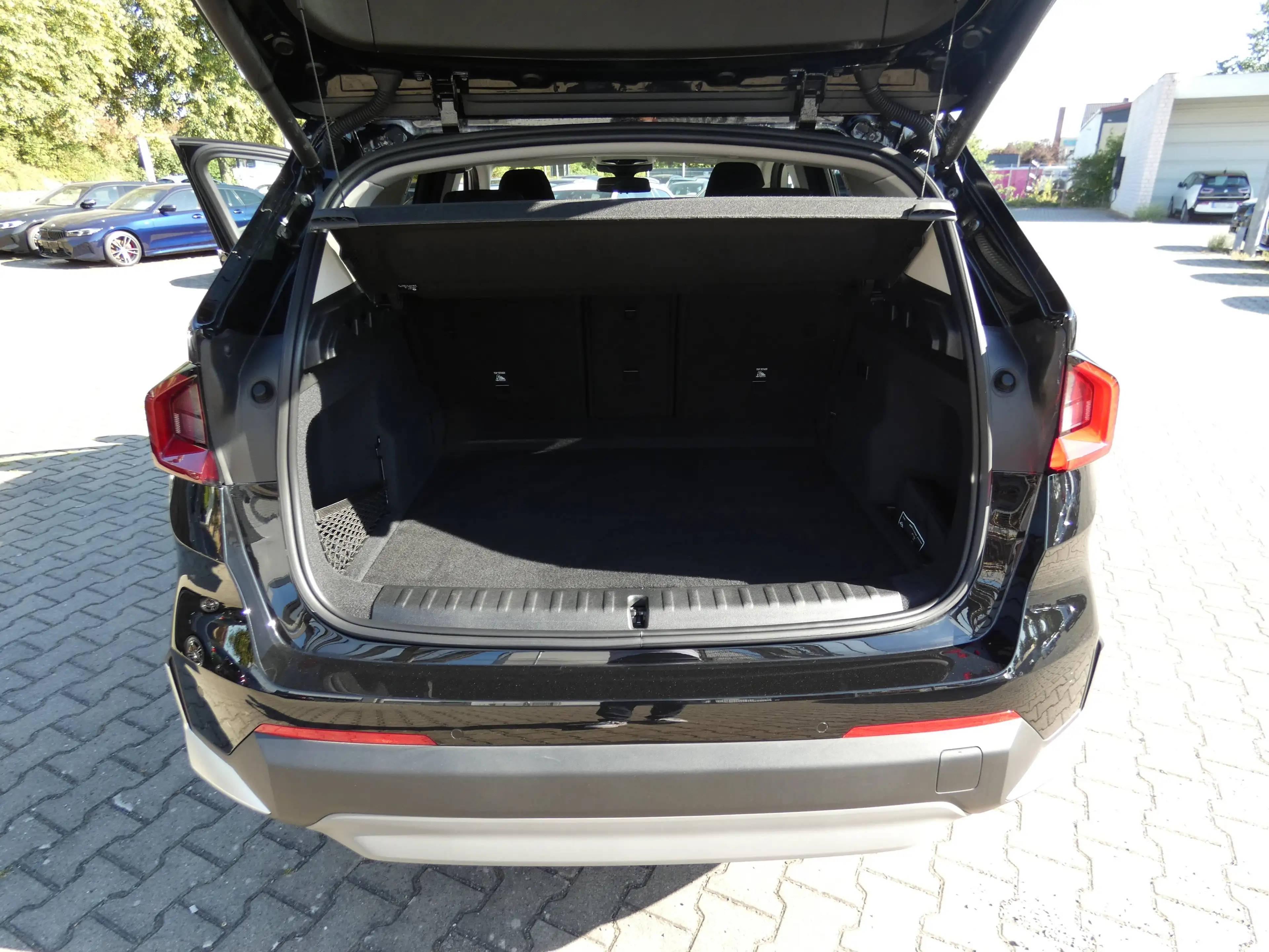 BMW iX1 xDrive30 — photo 22