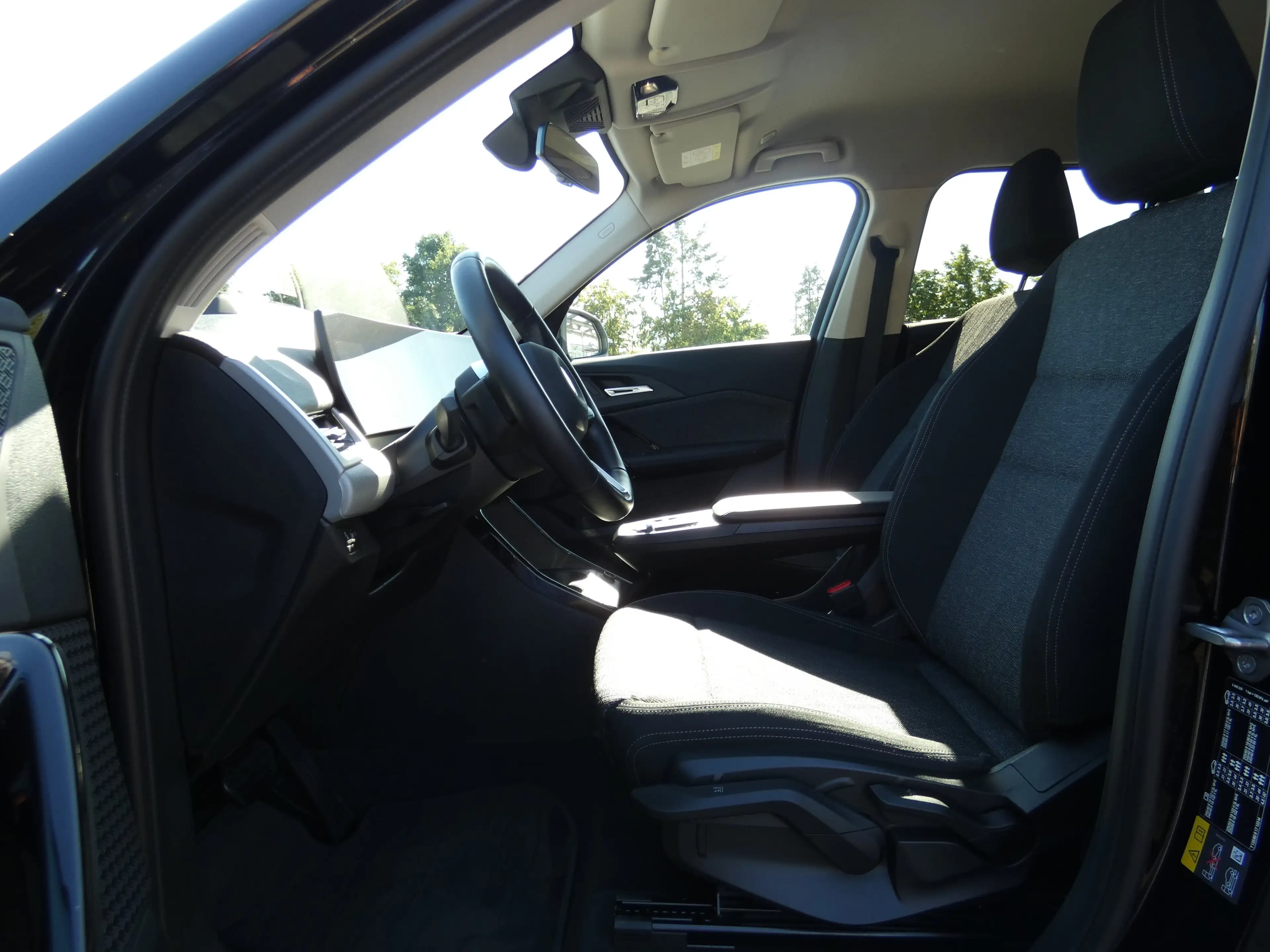 BMW iX1 xDrive30 — photo 9