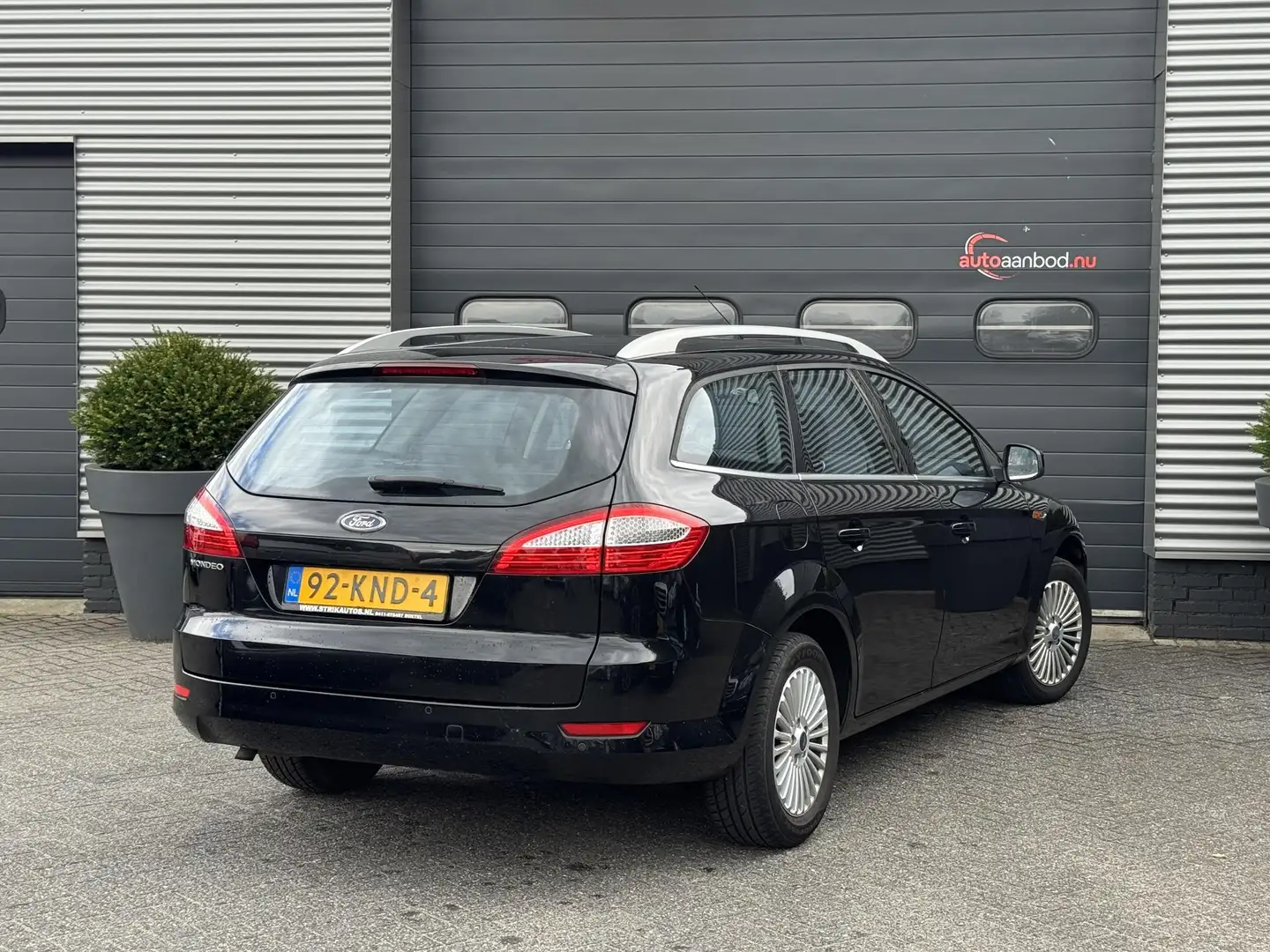 Ford Mondeo Wagon 2.0-16V Limited | Navigatie | Parkeersensore Zwart - 2