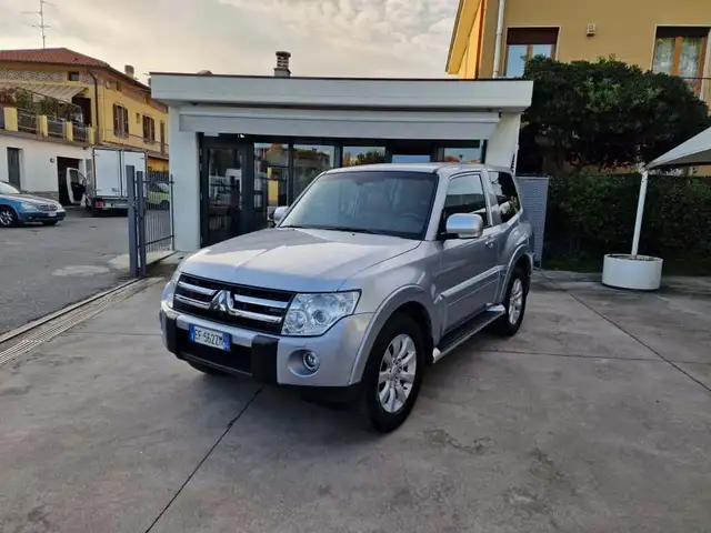 Mitsubishi Pajero 3.200 Intense 200cv 3p manuale