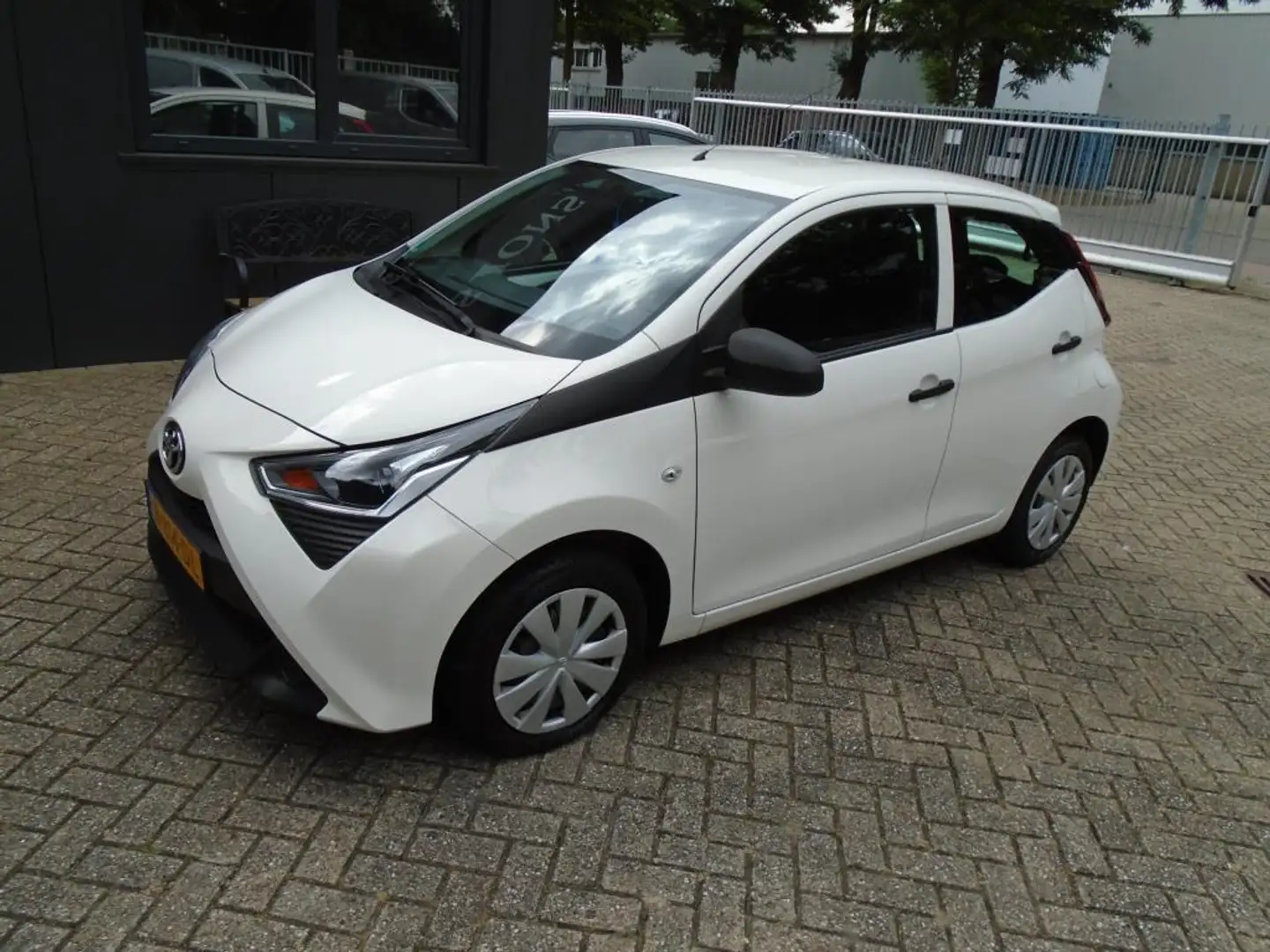 Toyota Aygo 1.0 VVT-i x-fun Blanc - 2