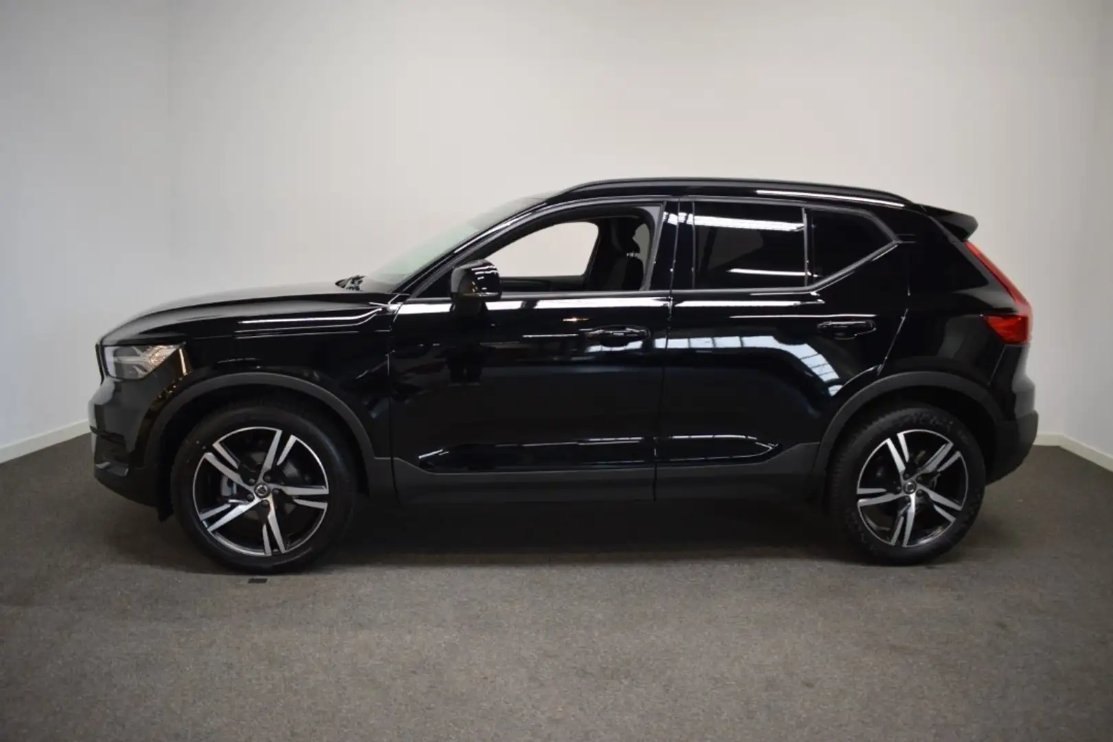 Volvo XC40 54000km T3 164pk AUT8 BNS Pro Navi/ Stuur en Stoel Negro - 2