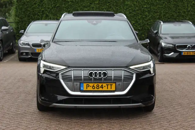 Audi E-Tron view 9