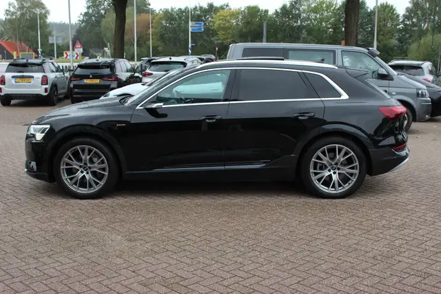 Audi E-Tron view 8