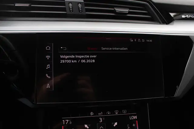 Audi E-Tron view 28