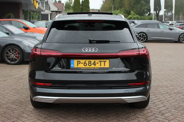 Audi E-Tron view 16