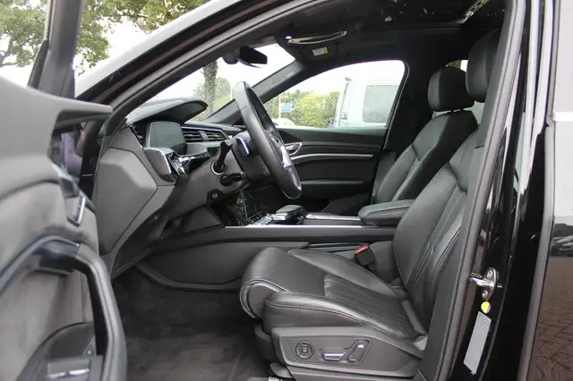 Audi E-Tron view 11