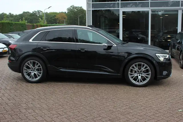 Audi E-Tron view 6