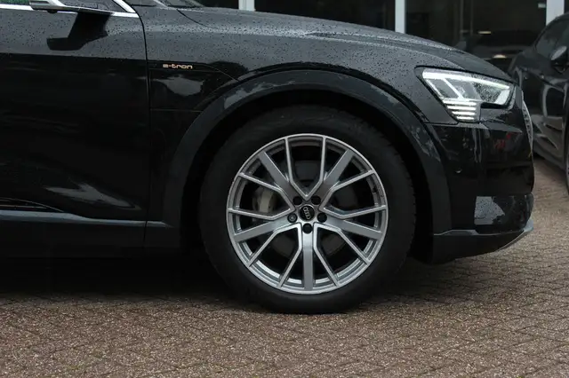 Audi E-Tron view 15