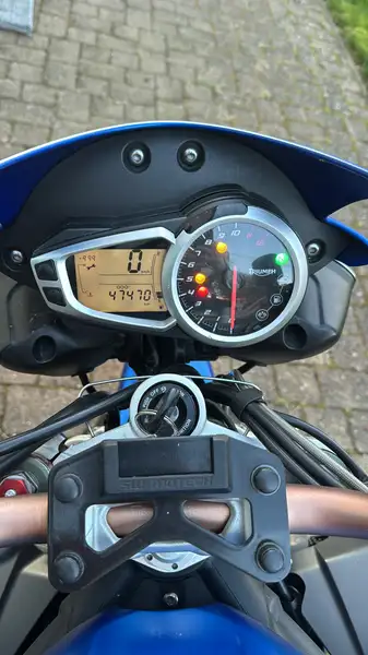 Triumph Speed Triple 1050 - foto 8