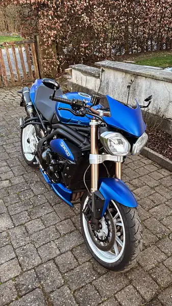 Triumph Speed Triple 1050 - foto 4