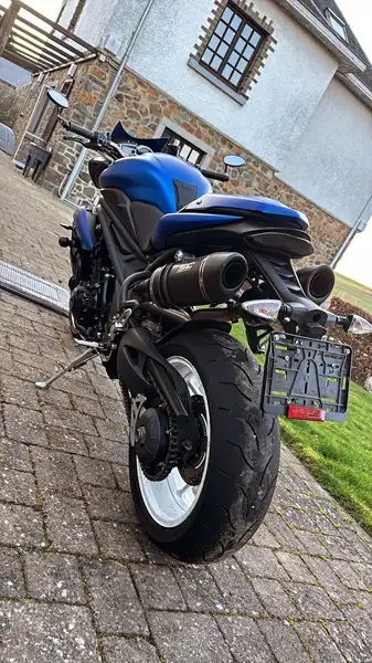 Triumph Speed Triple 1050 - foto 2