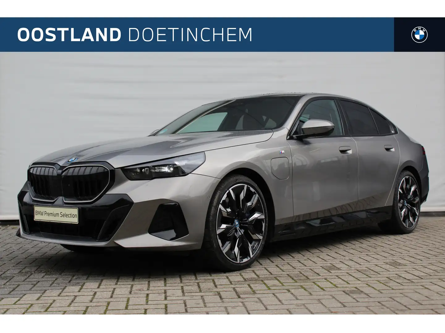 BMW 550 5 Serie 550e xDrive M Sport Automaat / Panoramadak Gris - 1