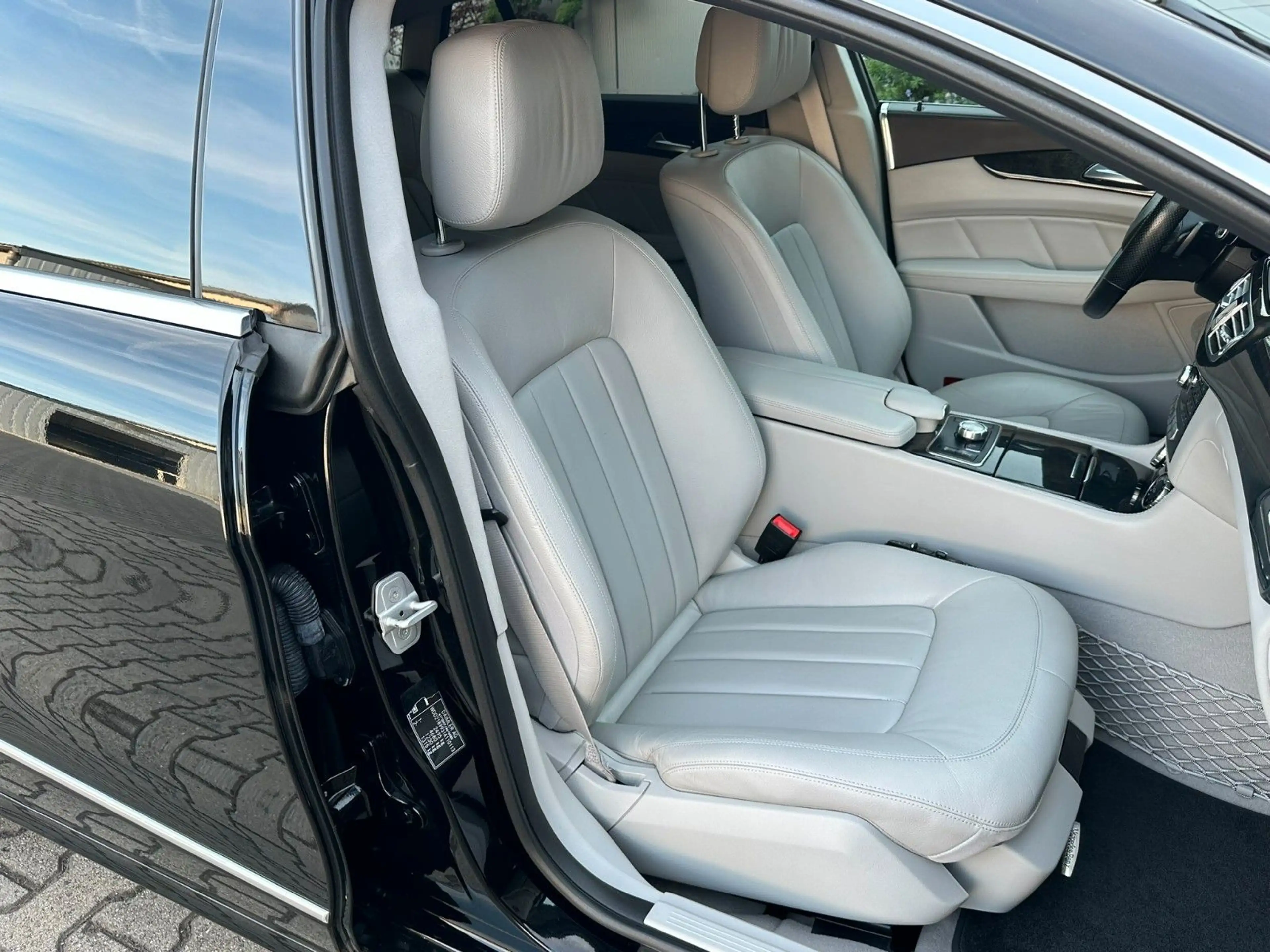 Mercedes-Benz CLS 350 CDI BlueEfficiency 4Matic — photo 8