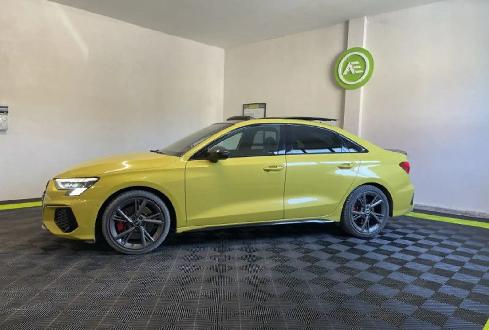 Audi S3 Limousine Berline IV 2.0 TFSI 310ch quattro S tronic 7 Jaune - 2
