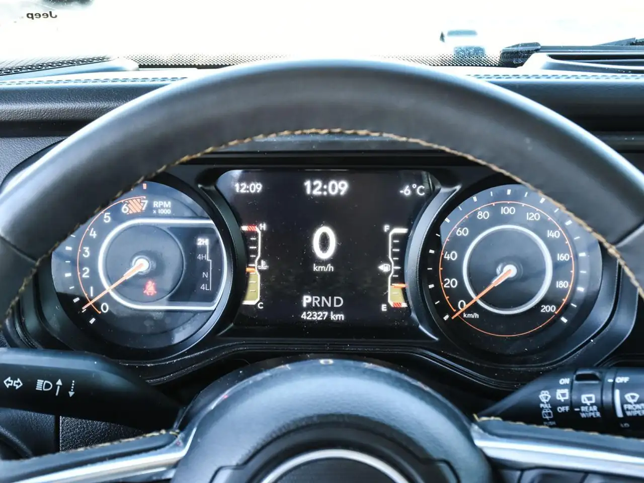 Jeep Wrangler снимка Jeep Wrangler
