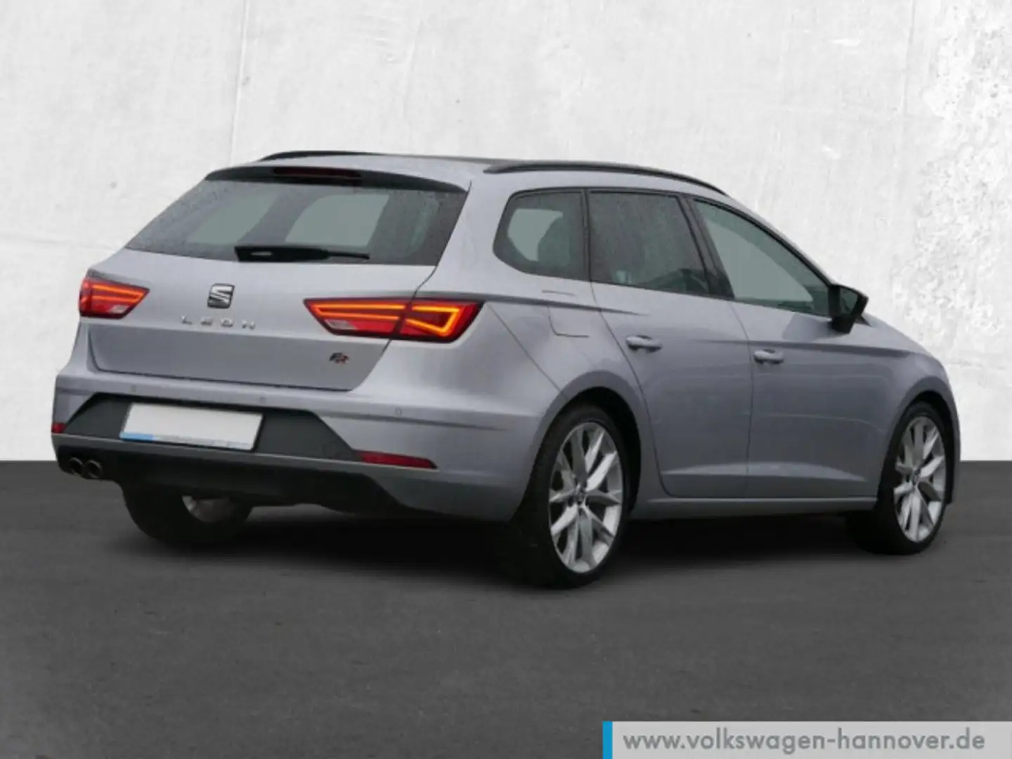 SEAT Leon Sportstourer 1.5 TSI DSG Black Matt Edition Silber - 2