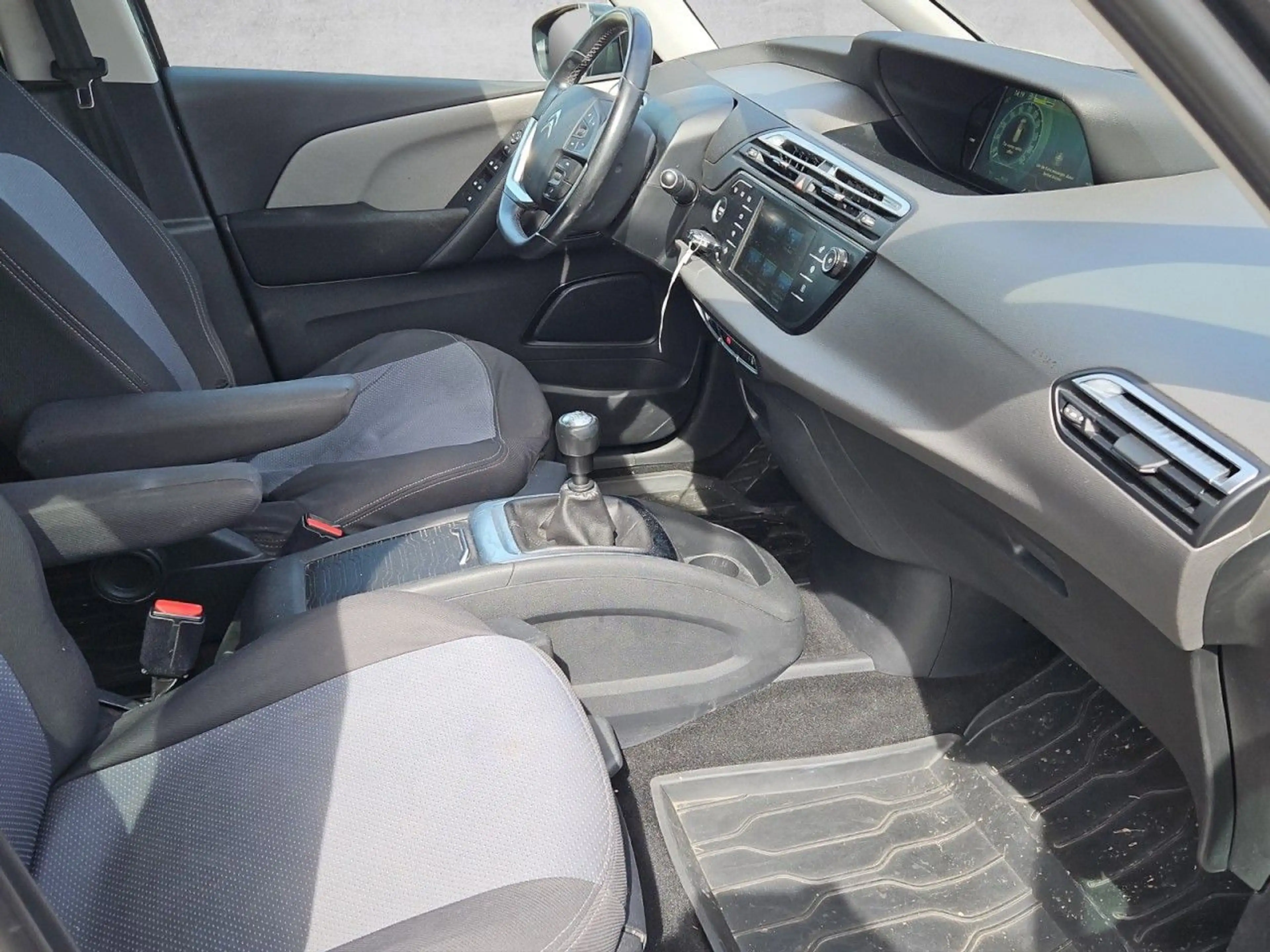 Citroen Grand C4 Picasso / Spacetourer Selection — photo 17