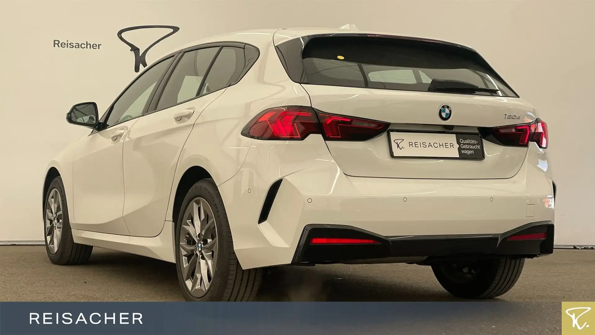 BMW 120 d Autom KomftZ SHZ RFK PDC LED KliA 17" LM Weiß - 2