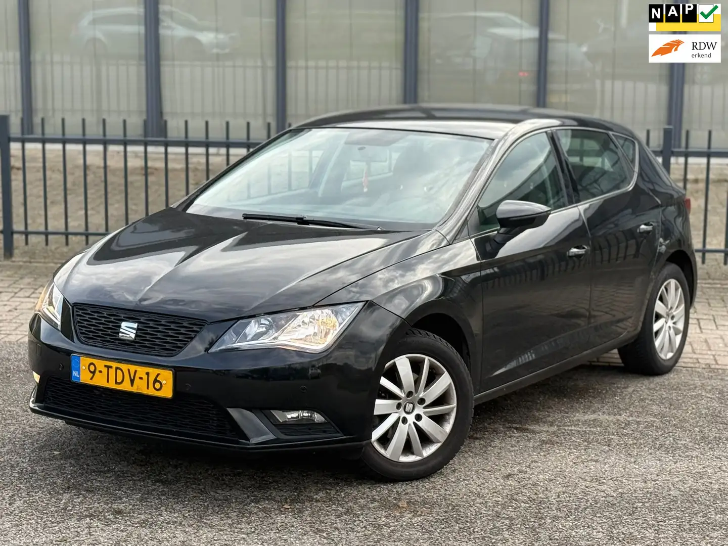 SEAT Leon 1.2 TSI Reference Zwart - 1