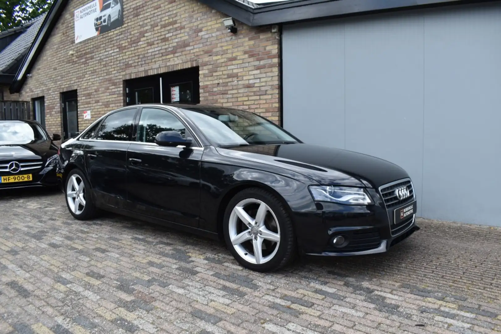 Audi A4 2.0 TDIE BNS ED S Line, Xenon, Navi, Cruise Zwart - 2