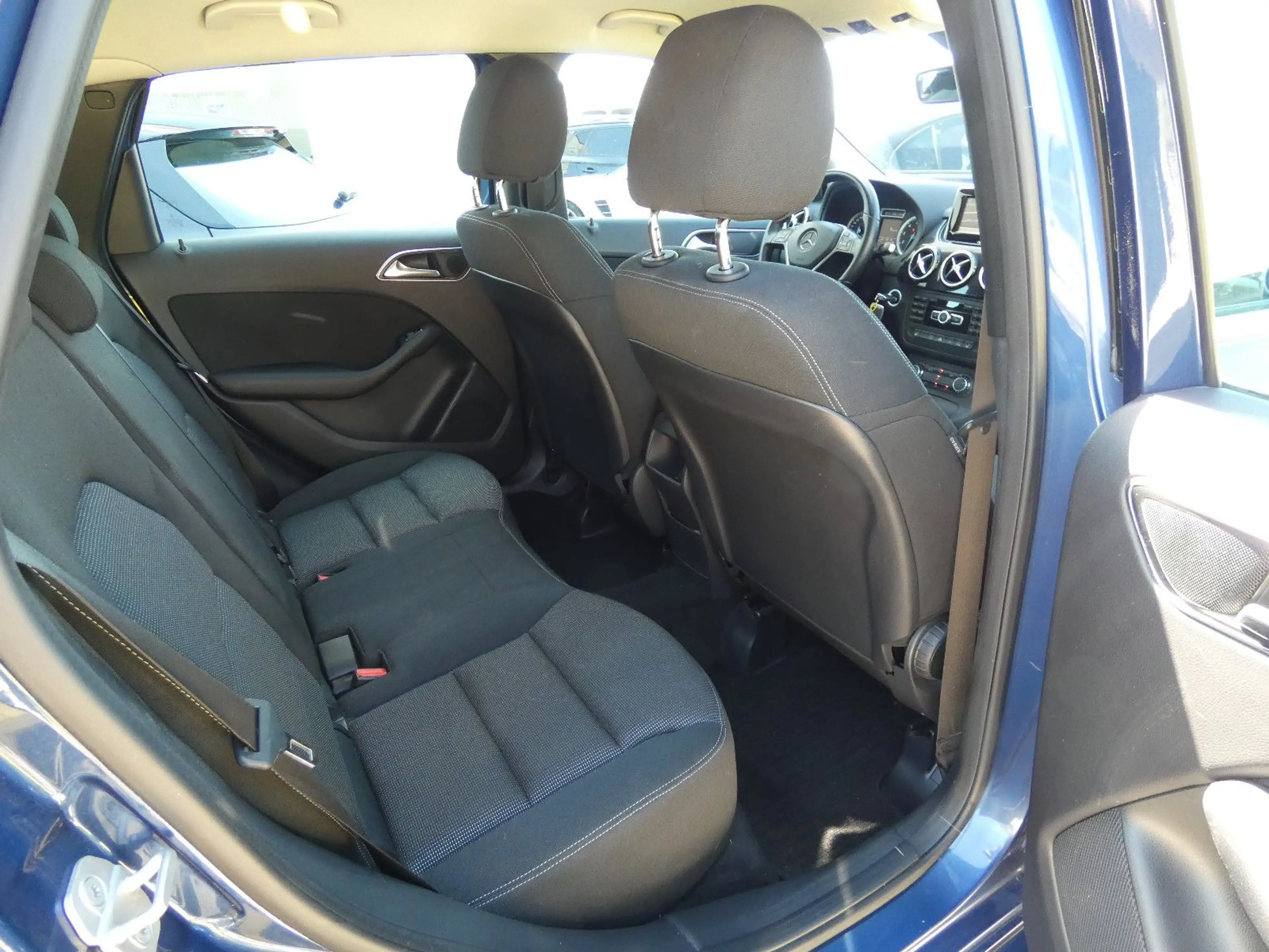 Mercedes-Benz B 250 DCT Bi-Xenon Navi Distronic AHK 17" 2-Hand — photo 7