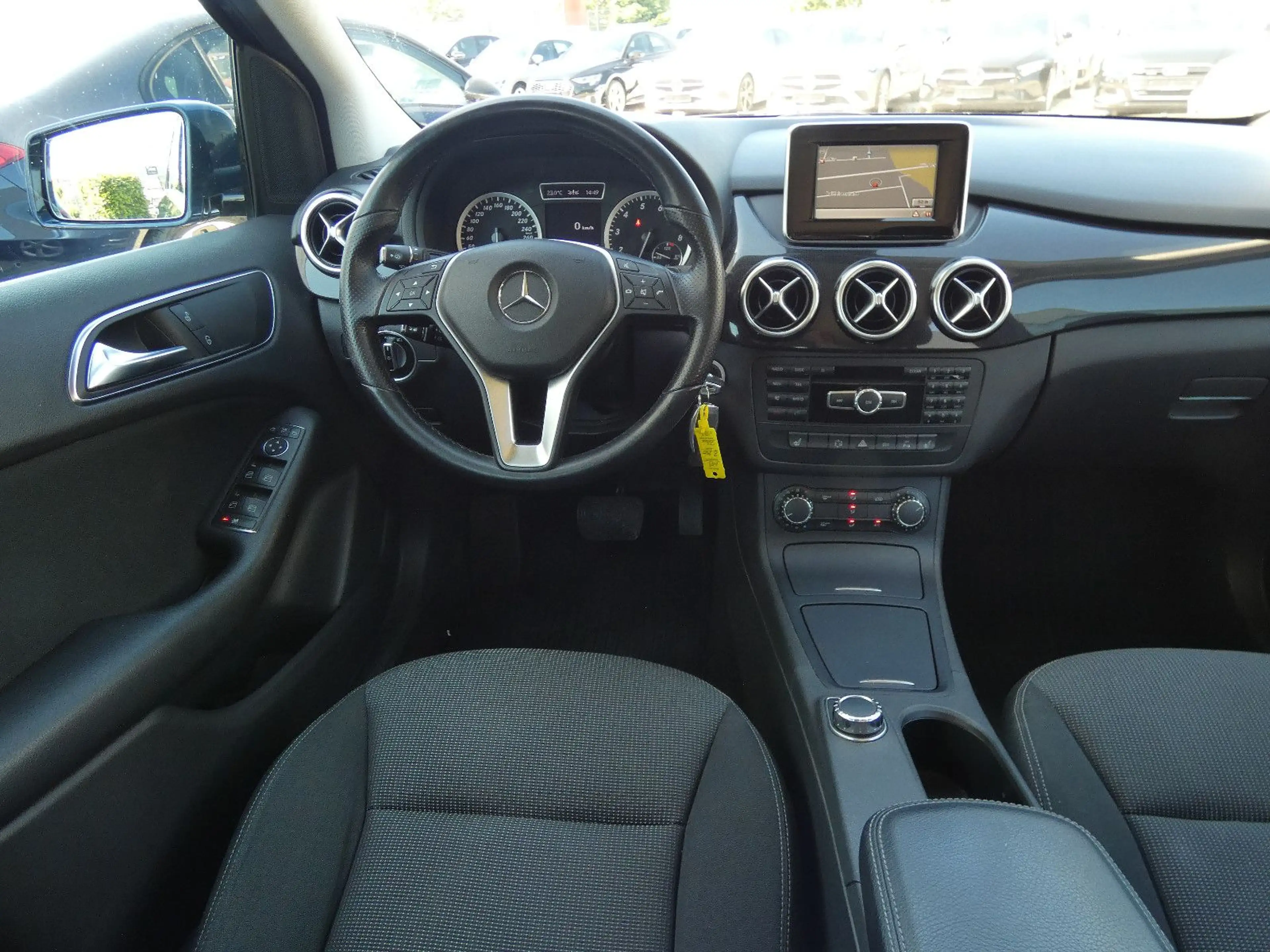 Mercedes-Benz B 250 DCT Bi-Xenon Navi Distronic AHK 17" 2-Hand — photo 4