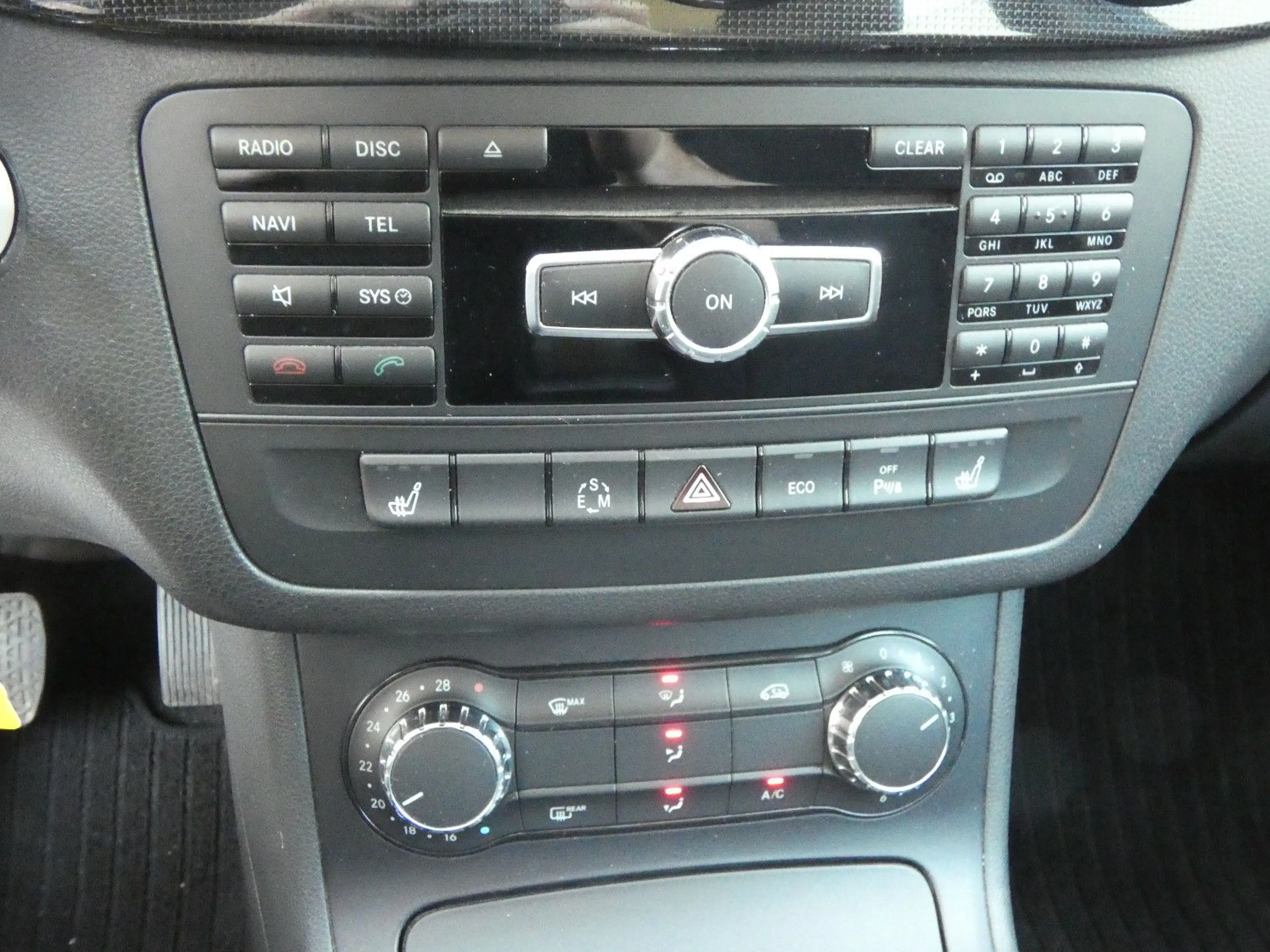 Mercedes-Benz B 250 DCT Bi-Xenon Navi Distronic AHK 17" 2-Hand — photo 14
