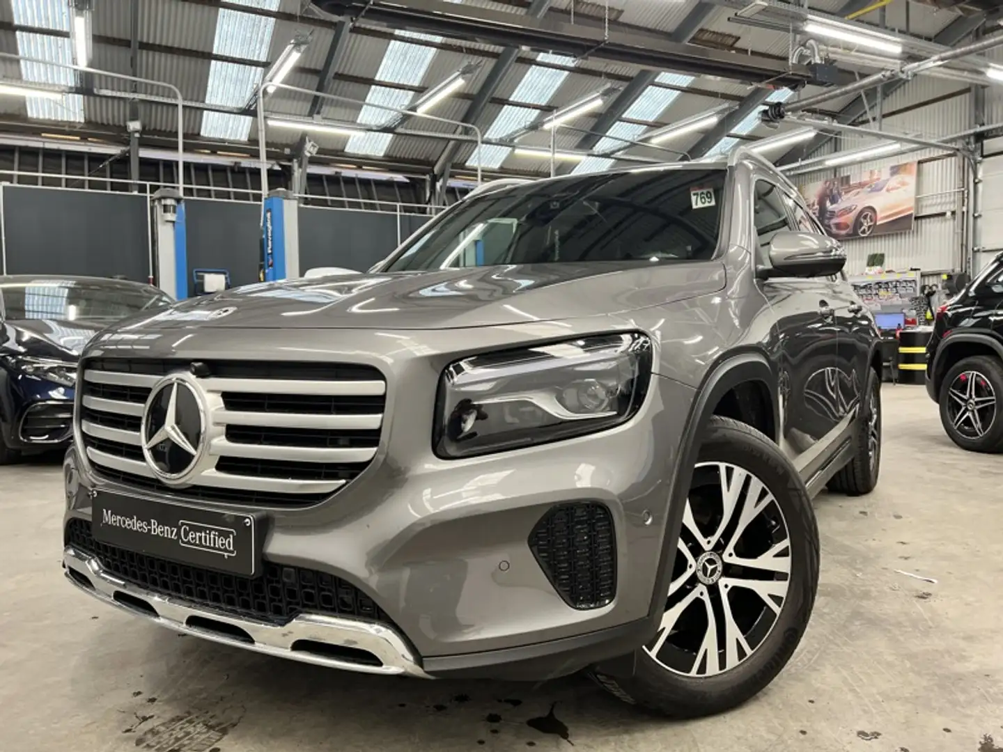 Mercedes-Benz GLB 200 d Luxury Line Gris - 1
