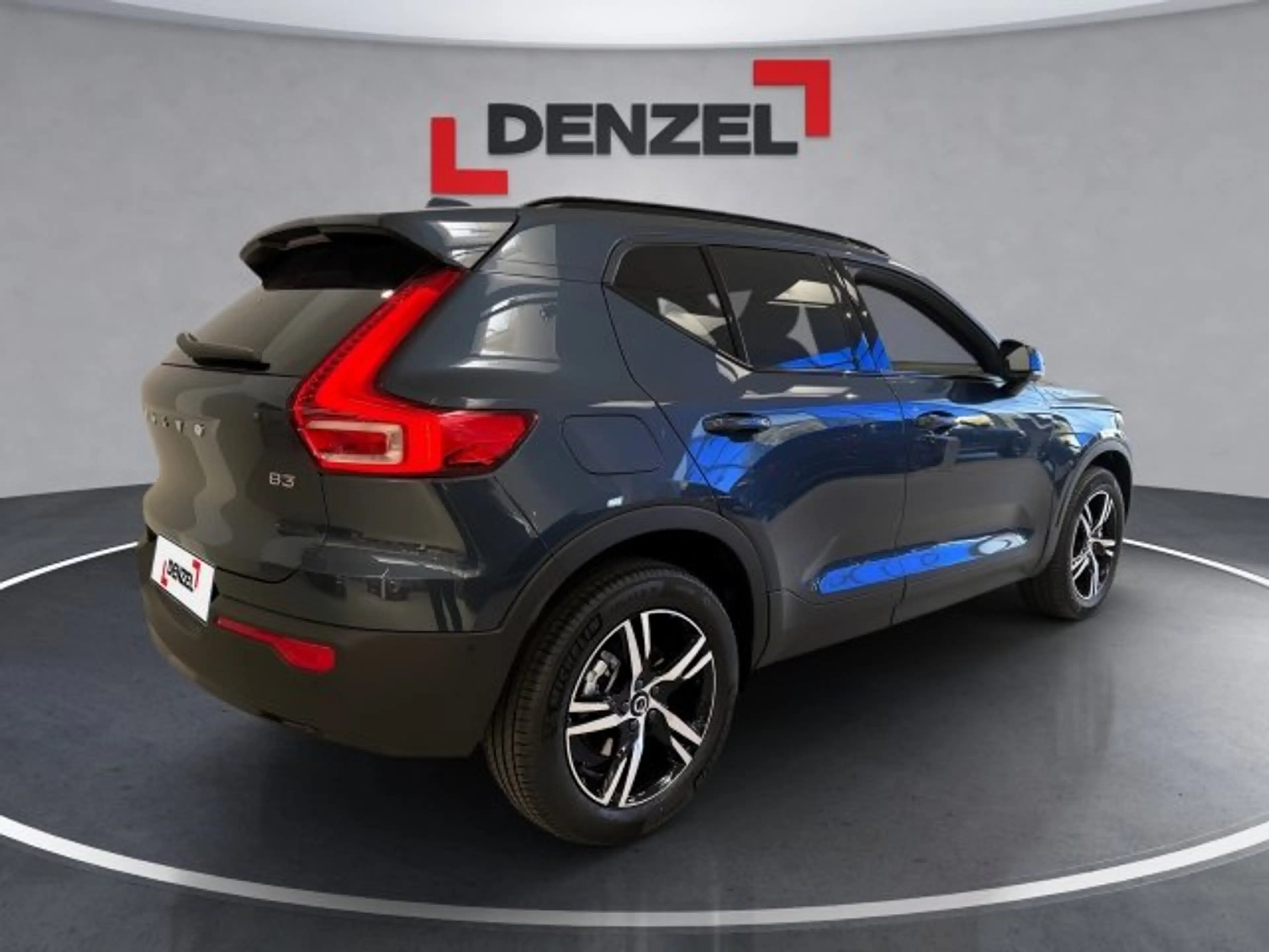 Volvo XC40 Plus, B3 Mild Hybrid, Benzin, Dark — photo 3